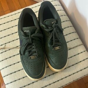 Dark green men’s air force ones